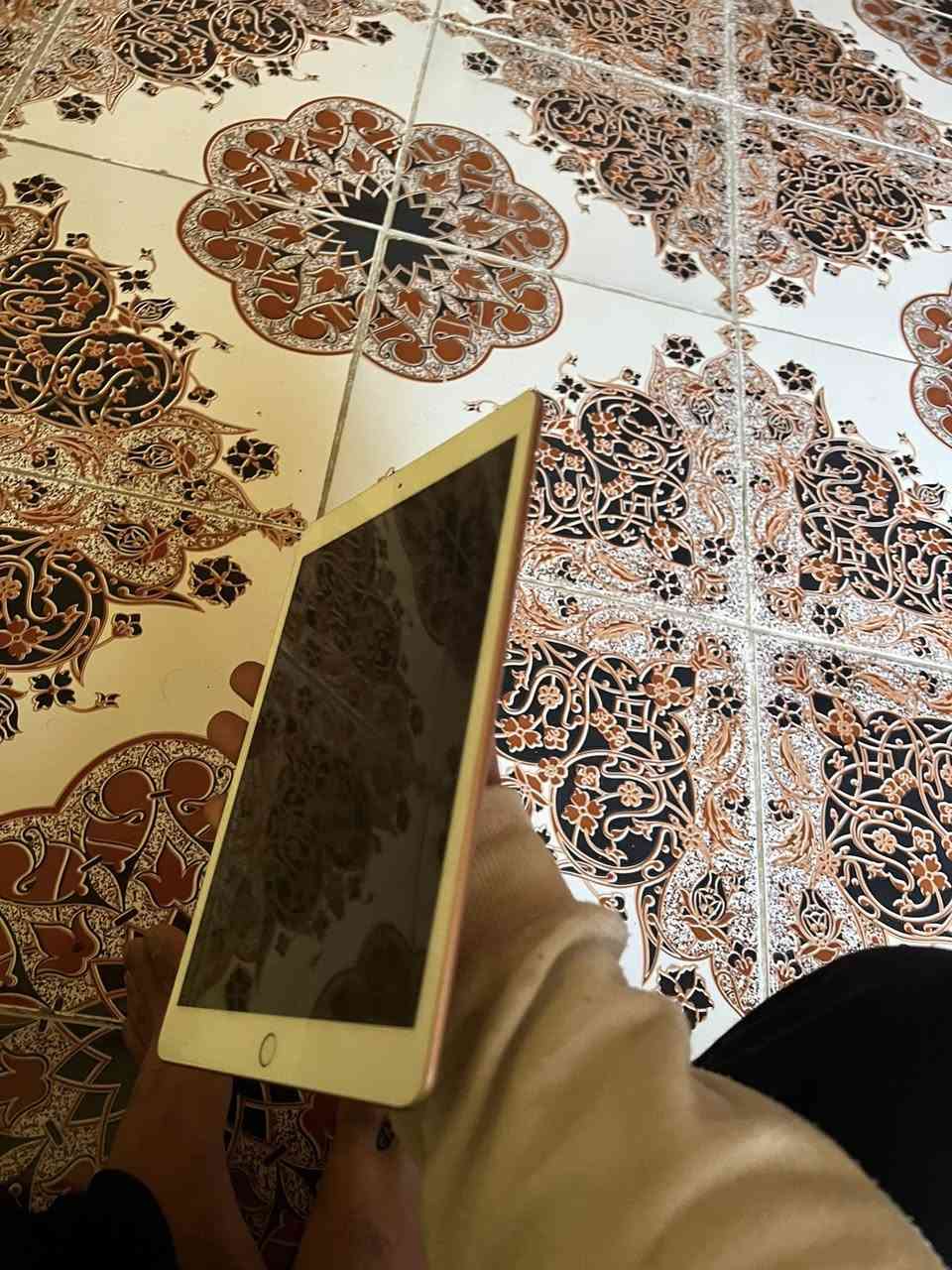 ايباد 8 ذ32 تلفون يخبل محدث 18.8.3       بس بطاريته مادر جكد تلفون شحنه يخبل بلبوبجي٦٠ فريم سعر 230 أو بي مجال مكاني تجف *********** التصال عله الخط
