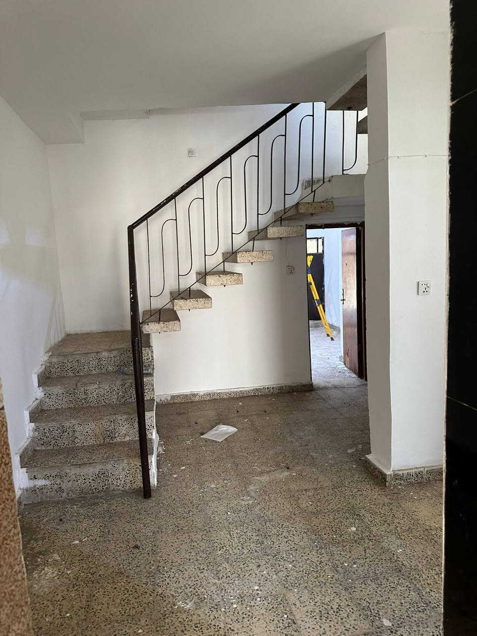 بيت للايجار منطقة دورة
يم جامع التوحيد يم شارع الساعتي

3 غرف نوم وصاله وصحيات مطبخ 

650

للاستفسار الاتصال على الرقم ***********

