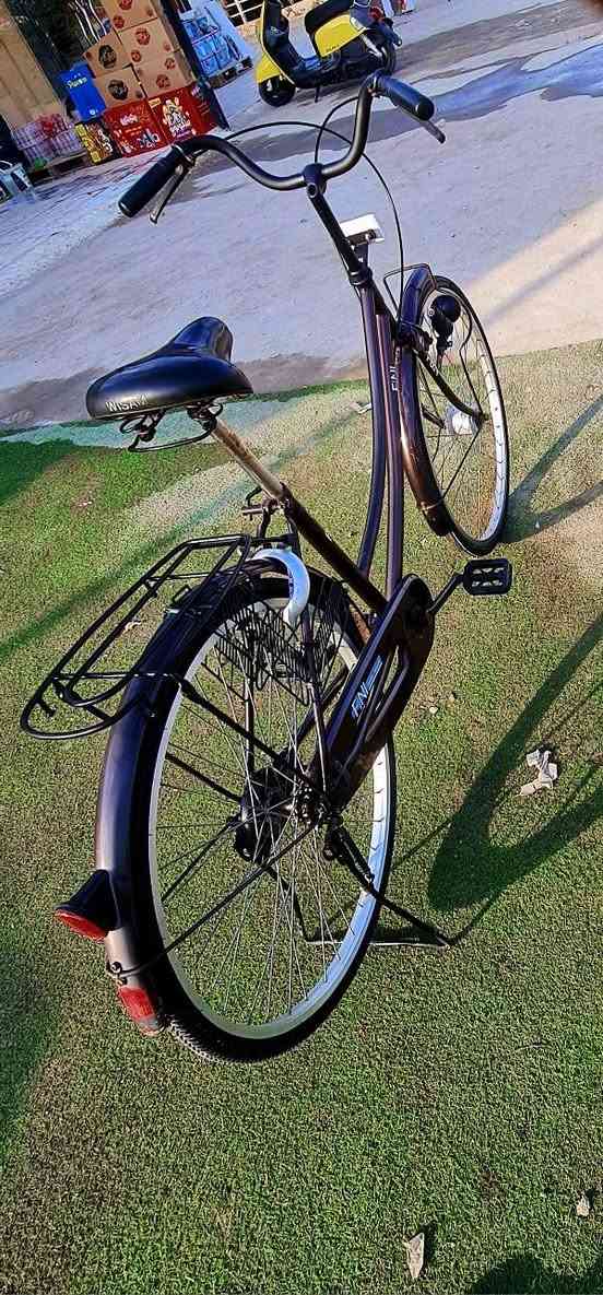 بايسكل للبيع جديد ومرتب السعر 100 قفل مستعجل ع البيع المكان 
مقابيل حي الجامعة خاص موجود أو اتصل 
***********
