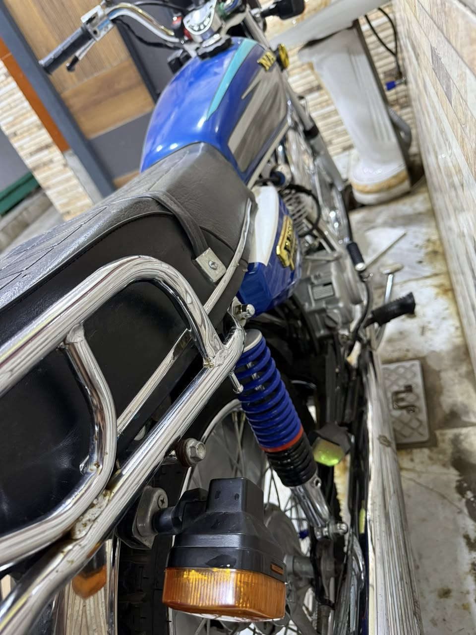 السلام عليكم دراجه نامه شلامجه تعمير شاصي 24 أوراق تعمير 25 كهربائيات كلها شغاله النضافه شوفت عينك مكان الدراجه بابل السعر700 وبيها مجال حك الجيه الرقم***********
