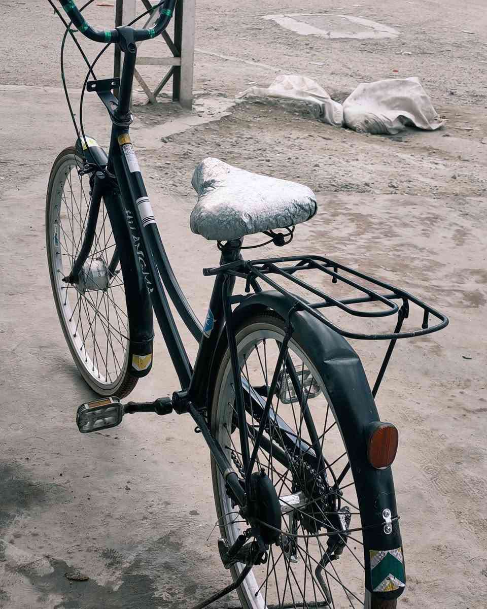 بايسكل بناتي للبيع الحجم 24  عكرب البايسكل نسبة 80/100 نضيف السعر 75 و بي مجال للاستفسار  الاتصال على الرقم ***********
