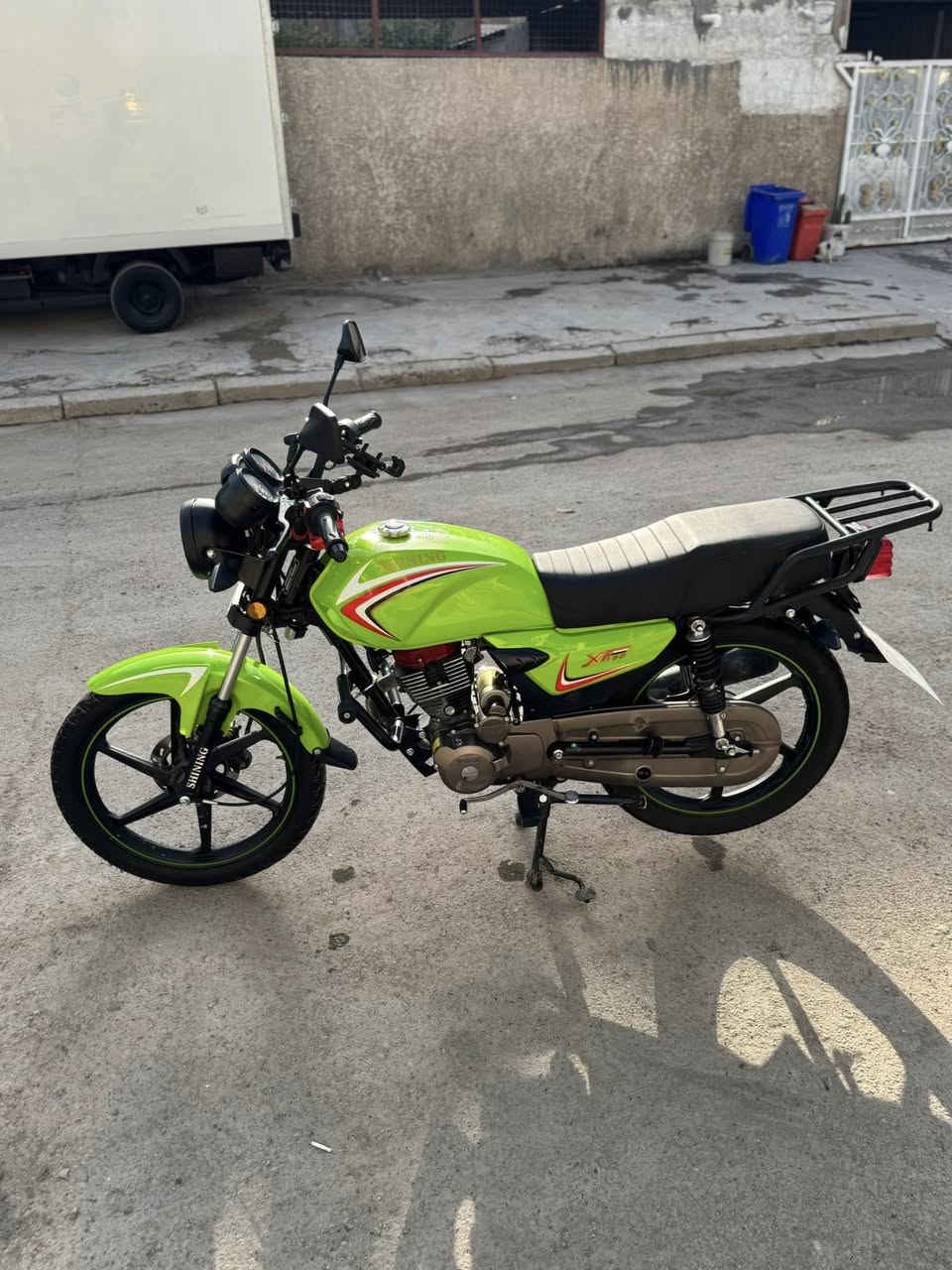 السلام عليكم دراجة شاينك 
مرقم رقم بغداد تحويل ثاني يوم مصارلي شهرين من اخذته من معرض النور 
كفاله عامه مكينه كهربائيات كلشي دراجه بعده زيرو 
مكاني بغداد حي اور ٦٠٠ 
سعره مليونين و١٠٠وبيه مجال 
رقمي ***********
