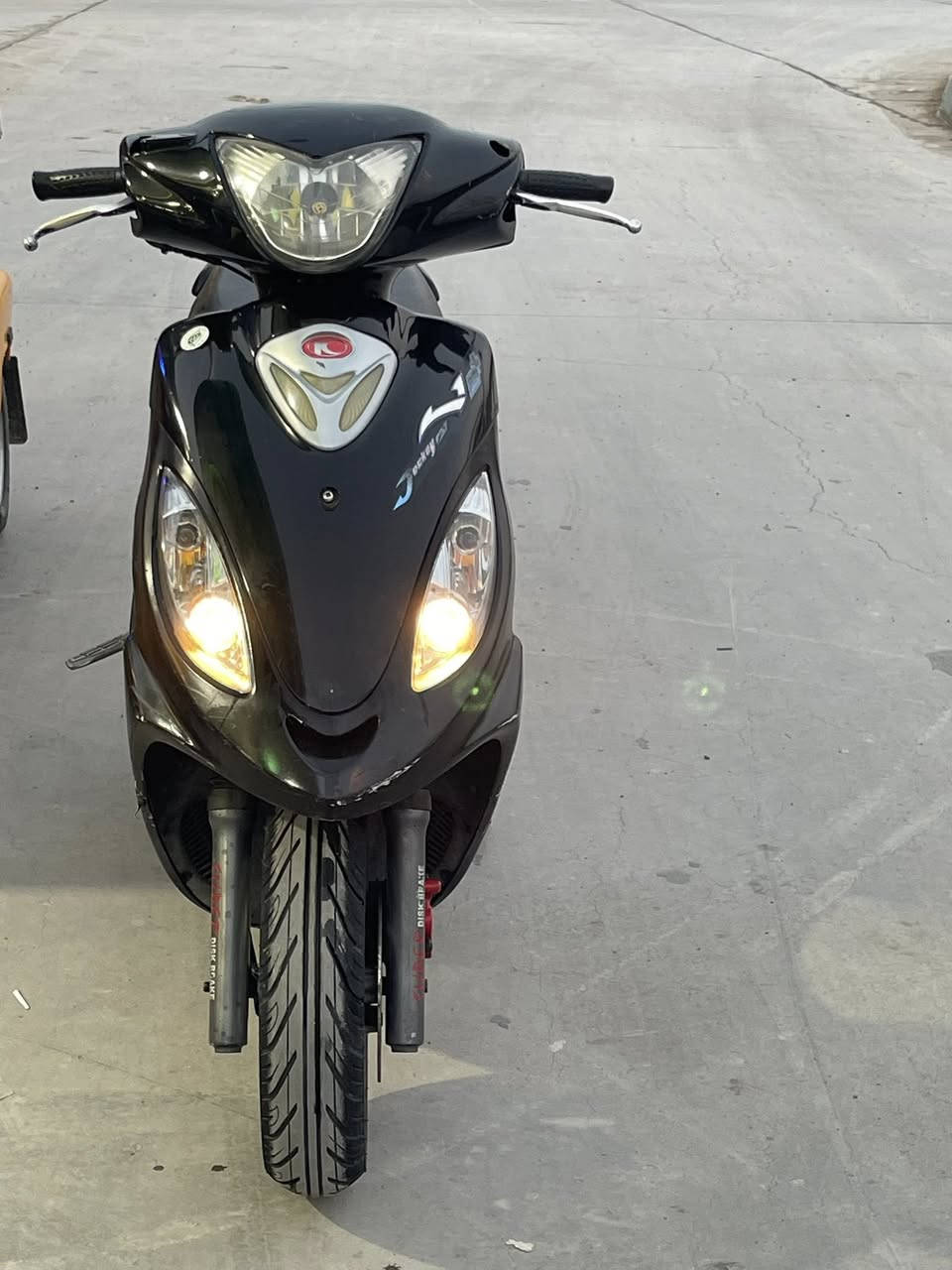 سلام عليكم شباب دراجه كامكو فحل للبيع موديل 2016  مكفوله كفاله عامه العنوان ميسان 🤎 .      للستفسآر   ***********
