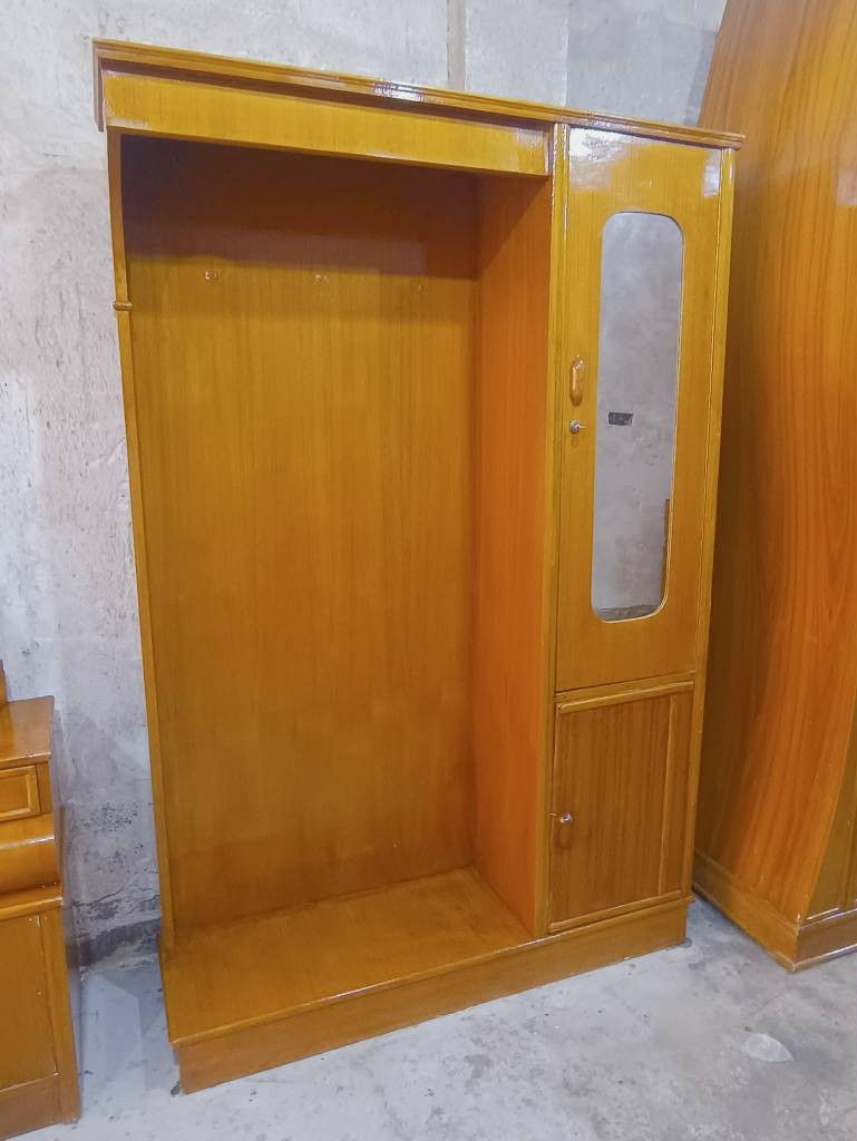 غرفه تسكام داخل وخارج صاج مكانها حله السعر 850وبيها مجال 
رقم *********** حلة, بابل
