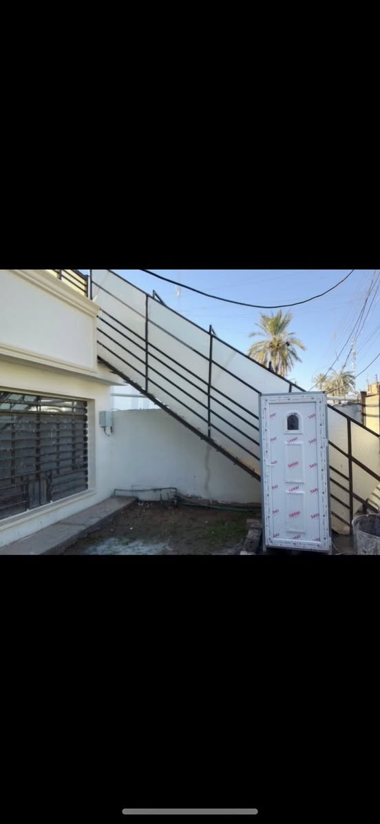 للبيع طابو العنوان ابو غريب الناحيه قرب مستشفى ابو غريب مقابيل البان ابو غريب ثلاث غرف نوم استقبال وهول ومنور كبير خلف بيت حمامين مطبخ وحديقه خارجيه السعر النهائي قفل١٧٠ مليون المنطقه ضمن مشروع مجاري وتبليط وانترنيت ايرث لنك الاستفسار الاتصال يوجد واتساب ايضا ***********-***********
