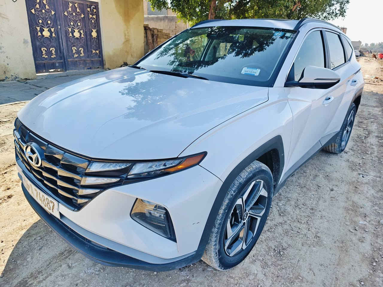 سعر مناسب  ١٨٠ وبيها مجال قليل
حادث جدا خفيف
ماشيه قليل
رقم قادسيه ٢٢ فول مواصفات موجوده بالديوانيه ***********
