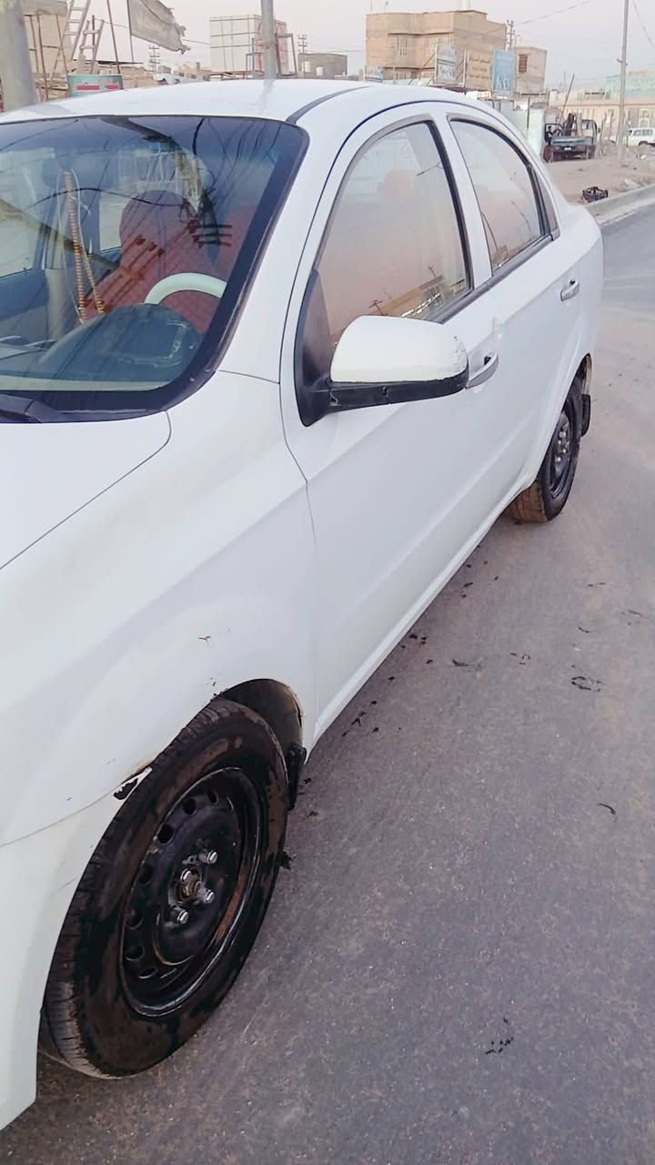 سلام عليكم 
سياره افيو مديل 13
 مكينه امسكر 
بيه بس باب وره سايق مصبوغه بدون دواخل
و دور مال جاملخات الوره  
السعر77
مكان نجف 
***********
