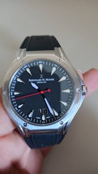 سويسرية • ٤٢مم • سافير