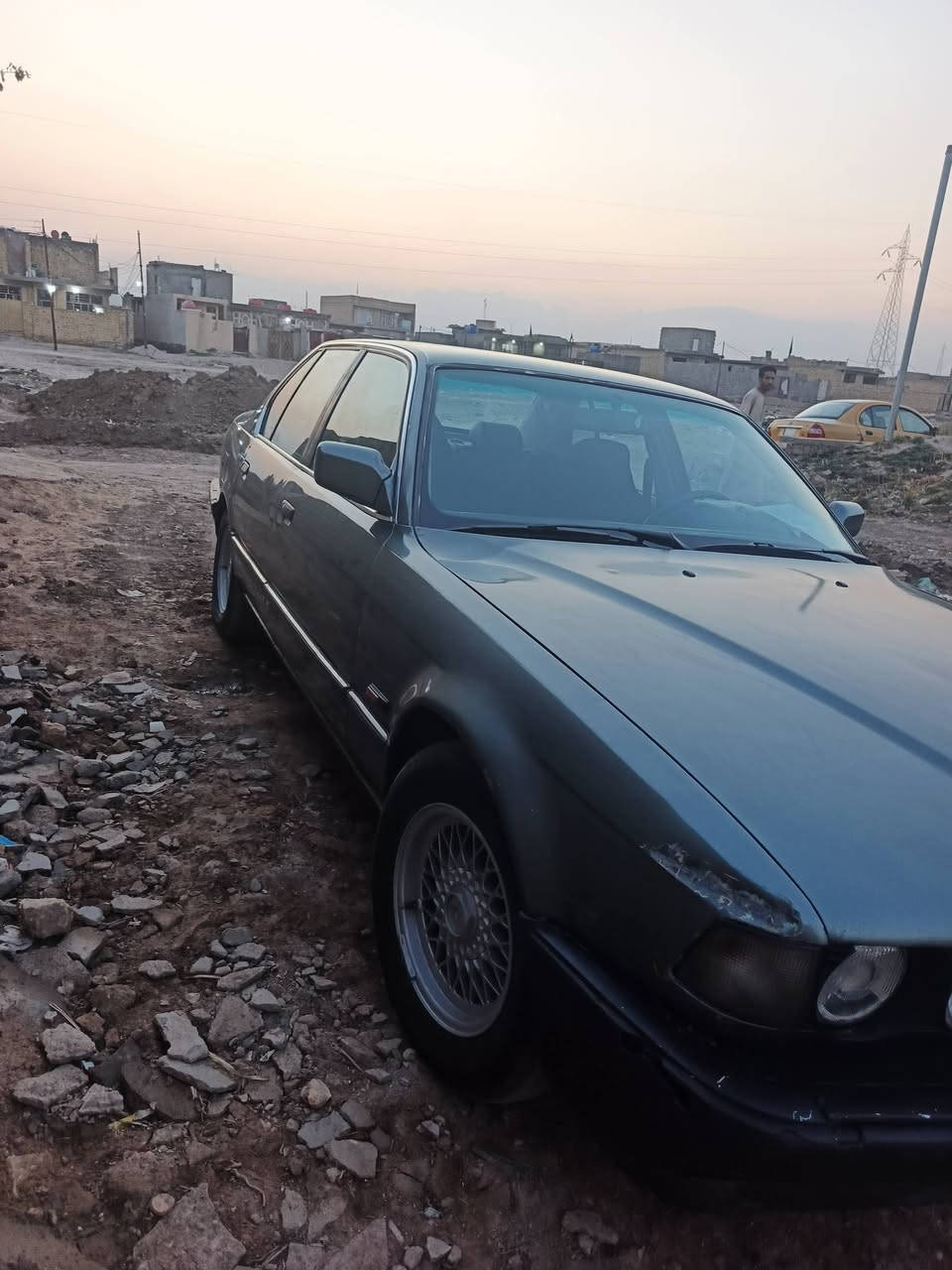 سلام عليكم بي إم مديل 1990 حجم 735 مصبوغة  جماليه عامه كير ومكينه كفاله حداديه نص عمر كهربايات كله شغاله رقم بغداد سنويه 2028 تنتهي ومكينه مفتوح 6 سلندر السعر 40 وبيه مجال ***********
