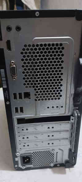 كيس حاسبة رايزن 3 رام 4.  DDR4 كرت شاشة شير وندز أصلي 11  هارد 500HD للبيع 125 واتساب ***********
