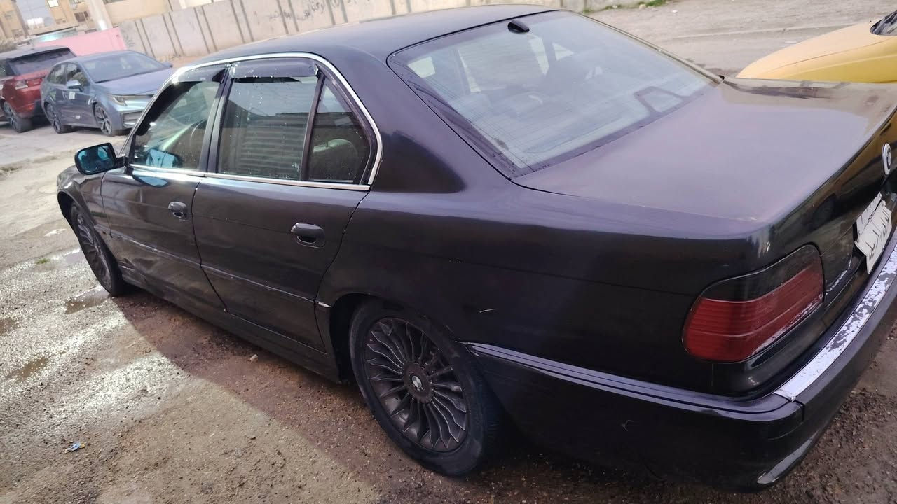 السلام عليكم
خفاش 728 رقم أربيل
 موديل 95 محدث 2000
السيارة مكفوله من الظربة
كير ومكينه وتبريد كفالة 
ترايك 250
مراوح f01 كهرباء
صندوك شفط
الداخل جلد يرادله ترتيب
مكاني بغداد
***********
بيع أو مراوس
السعر 75 بيها مجال حك الجية
