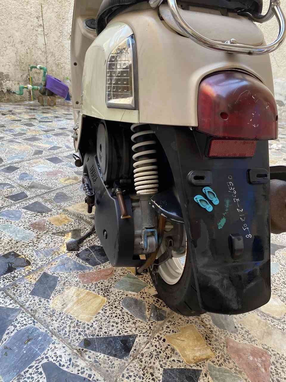 بوليس حليبي مكفول من كلشي للبيع أو مراوس حسب القناعه الدراجه مكفوله من كلشي ختم واحد ويه المكينه اللسفسار خاص أو تصال ***********
