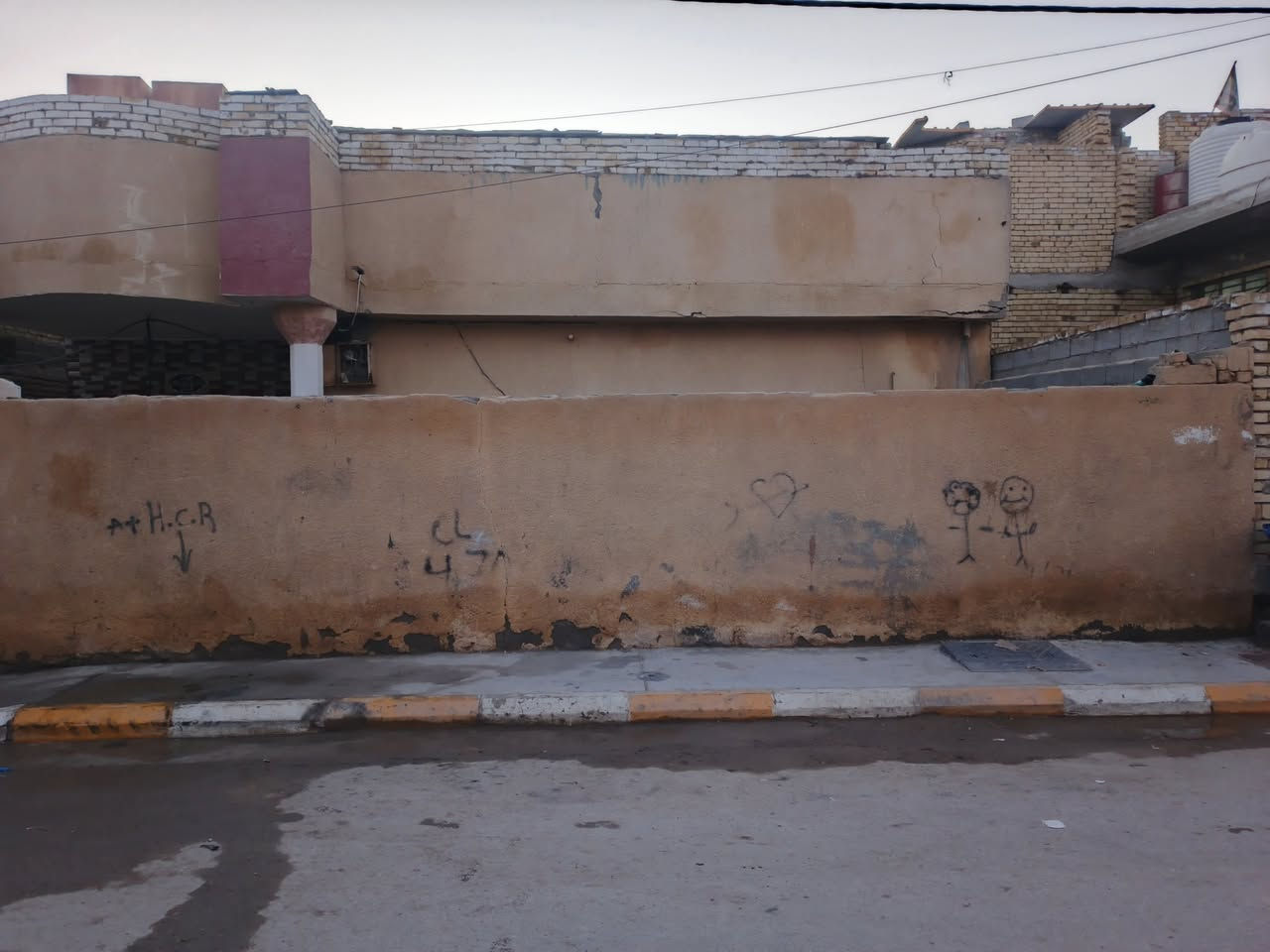 السلام عليكم بيت كامل مساحة 275متر بالألبان بشارع المدارس قرب مدرسه الاريج او بضهر دار طوعه لقران
# ***********
