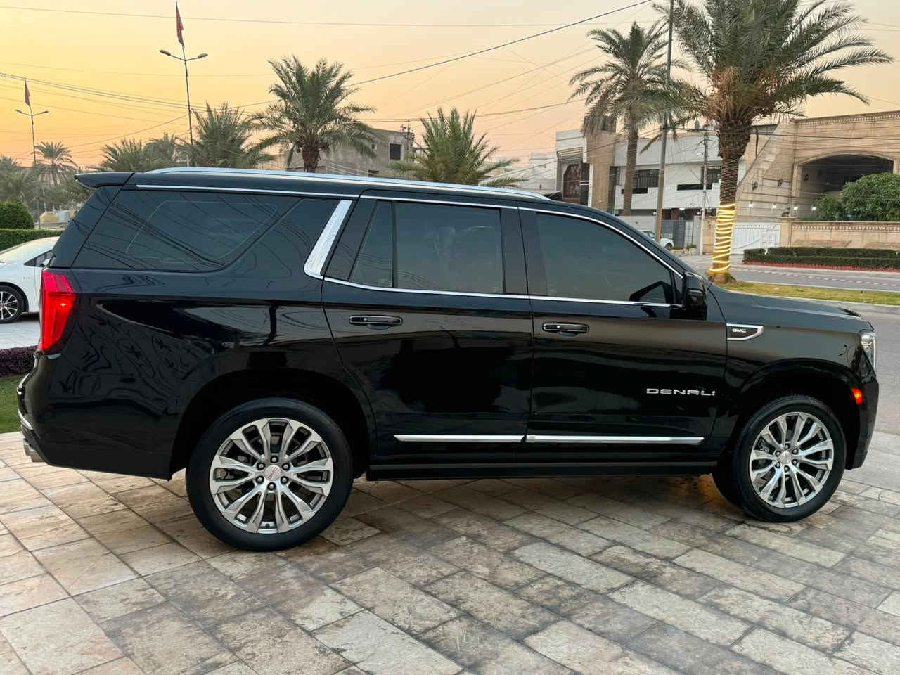 جمسي دنلي 2023 وكاله المنصور
سياره بعده بل ضمان سيارة كفاله حتى من الشخط جديده بمعنه الكلامه  
‎مرقم بغداد بسمي ماشية ٢٩ الف 
عناية كاملة من بولش وتنظيف السيارة جديدة حيل ما شاء الله 
‎باسمي تحويل ثاني يوم
‎بنوراما 
‎رادار امامي خلفي 
‎كشنات VIP
‎دوس شفط 
‎داتاشو
‎٤ كامرات
‎انضمه قياده
‎جنطه شفط 
‎جلد 
‎٣ شاشات
‎كشنات تدفئه تبريد 
‎كشنات كهرباء 

***********
