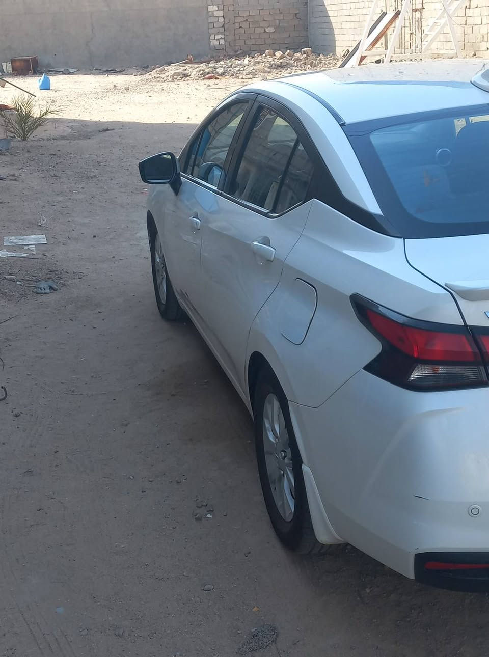 نيسان فيرسا موديل ٢٠٢٠ وارد مريكي
السياره جاهزه من كلشي 
تبريد ثلج 
تخم تاير جديد صاره ٢٠ يوم من شديته 
ويل كب ١٥ عني حجم التاير ١٥
تحكم ستيرن 
كهربائياته كلها كامله
والسياره اقتصاديه عني انسا البانزين
السعر ١١٥ وبيه مجال 
*********** 
السياره بصره موجوده بخور الزبير @ البصرة, العراق
