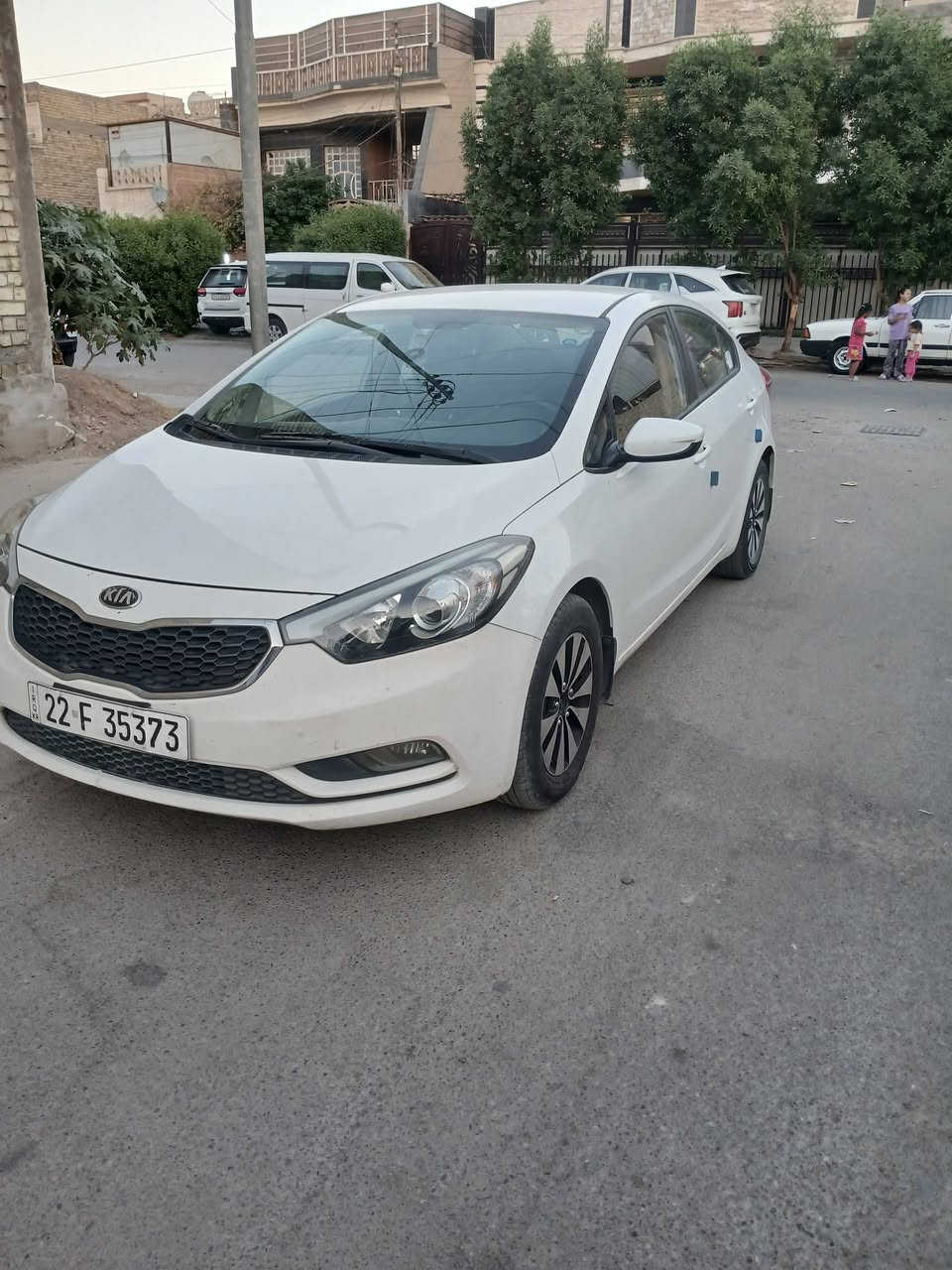 السلام عليكم سيراتو موديل ٢٠١٤ بيه قطعتين صبغ رقم اربيل الجديد هزه جديده باسمي عنوان بغداد الحسينيه السعر ١١٥ وبيه مجال موبايل ***********
