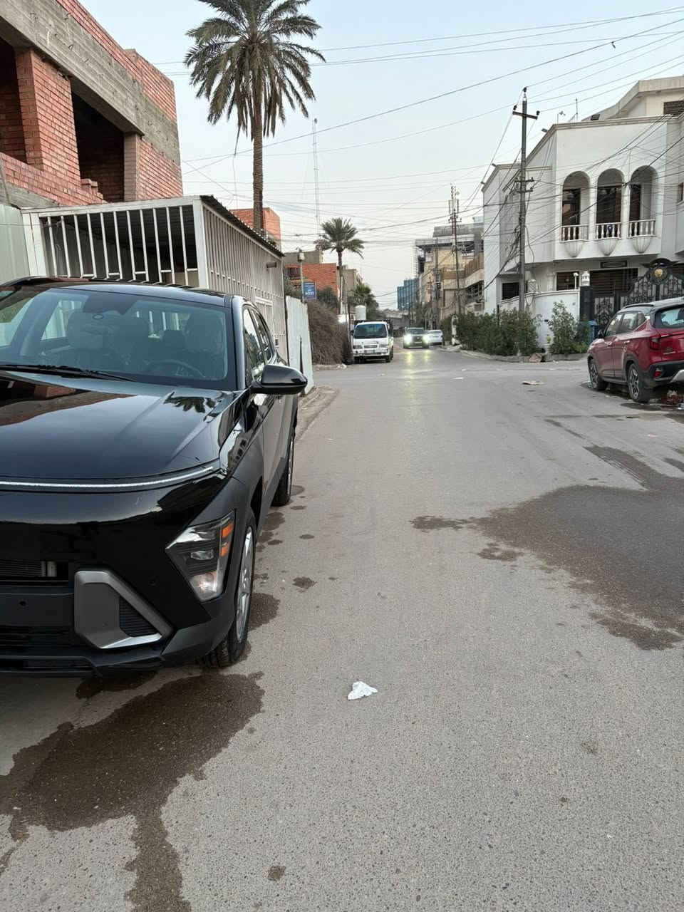 هيونداي كونا 🚘
🔹 رقم بغداد الانكليزي الجديد بأسمي تحويل مباشر .
🔹 الموديل: ٢٠٢٥ / وارد أمريكي
🔹 المسافة المقطوعة:3000 mi فقط
🔹 المحرك: 2000cc – دوش
✅ المواصفات:

كشنات  ( تدفئة. تبريد ) 
محرك المرغوب 2000 دوش 
 • رادار أمامي + جانبي + خلفي
 • تحديد مسار + مانع تصادم
 • مثبت سرعه
 • فور ويل
 • وضع القيادة 
 • كشافات ضباب
 • دخول ذكي + بصمة تشغيل + بصمة أبواب
 • شاشة متصلة حجم 12.3 إنج مع نظام Apple CarPlay
 . شاشة عدادات متغيرة + شاشة أعطال. تبريد قطعتين    
 • أوتو هولد + أوتو ستوب + سايد بريك بصمة
 • نظام نزول منحدرات + أوضاع قيادة متعددة
 • إنارة LED نهاري وخلفي + لايت زينون
 • داخل. اسود بالكامل مغلف جلد بلادي
 • منافذ شحن Type-C
 • الحادث ( صبغ حافة البنيد + جزء من الباب اليمين الخلفي اثناء الشحن فقط )
💰 السعر  : ١٩٥ ورقة قابل للتفاوض 
📞 للاستفسار: ***********   
بغداد الكرادة  
واتساب او الاتصال عالرقم
