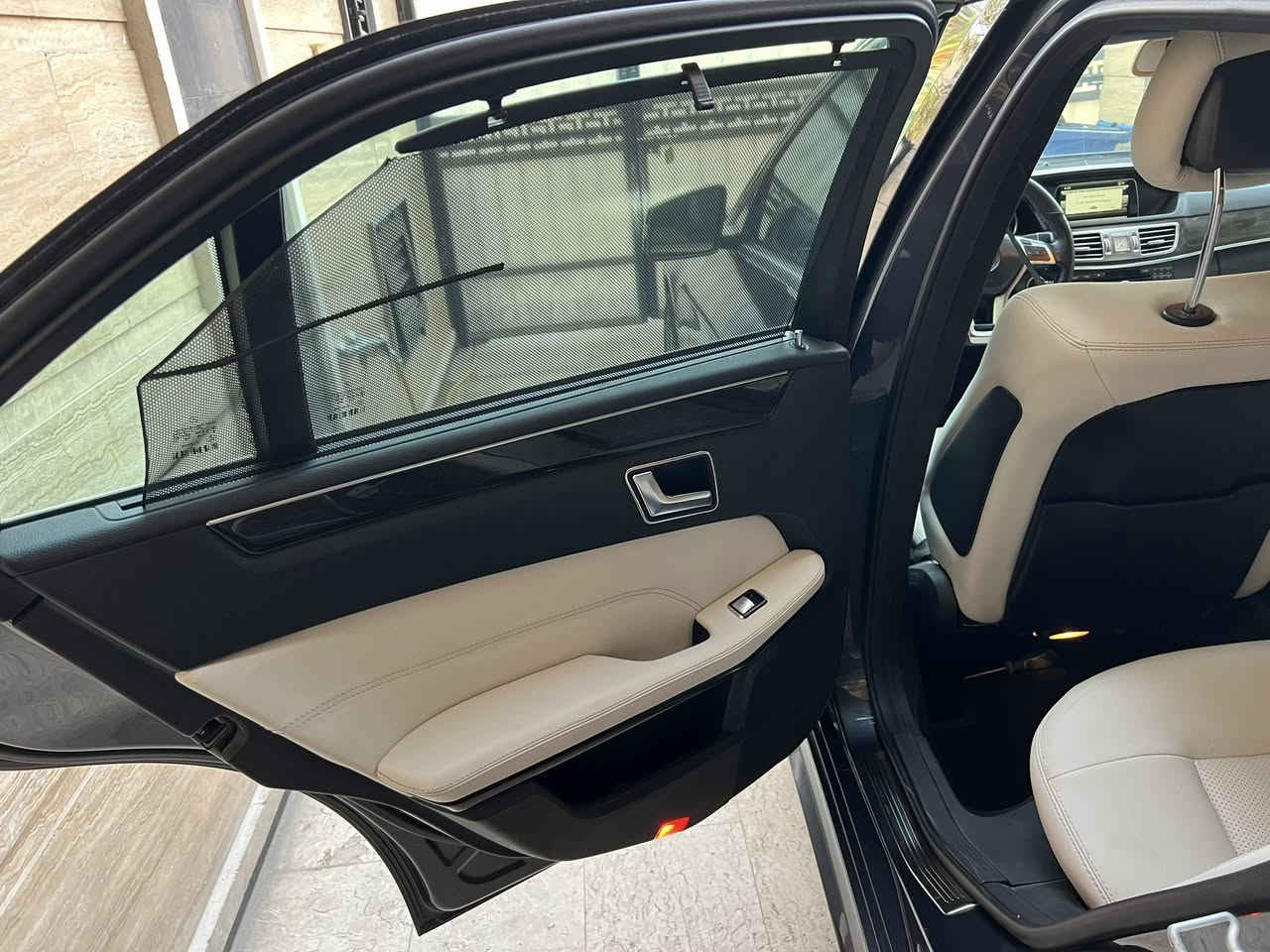 سلام وعليكم مارسدس E350 موديل 2014 تو ويل وارد امريكي سعر 190 هده رقمي ***********
