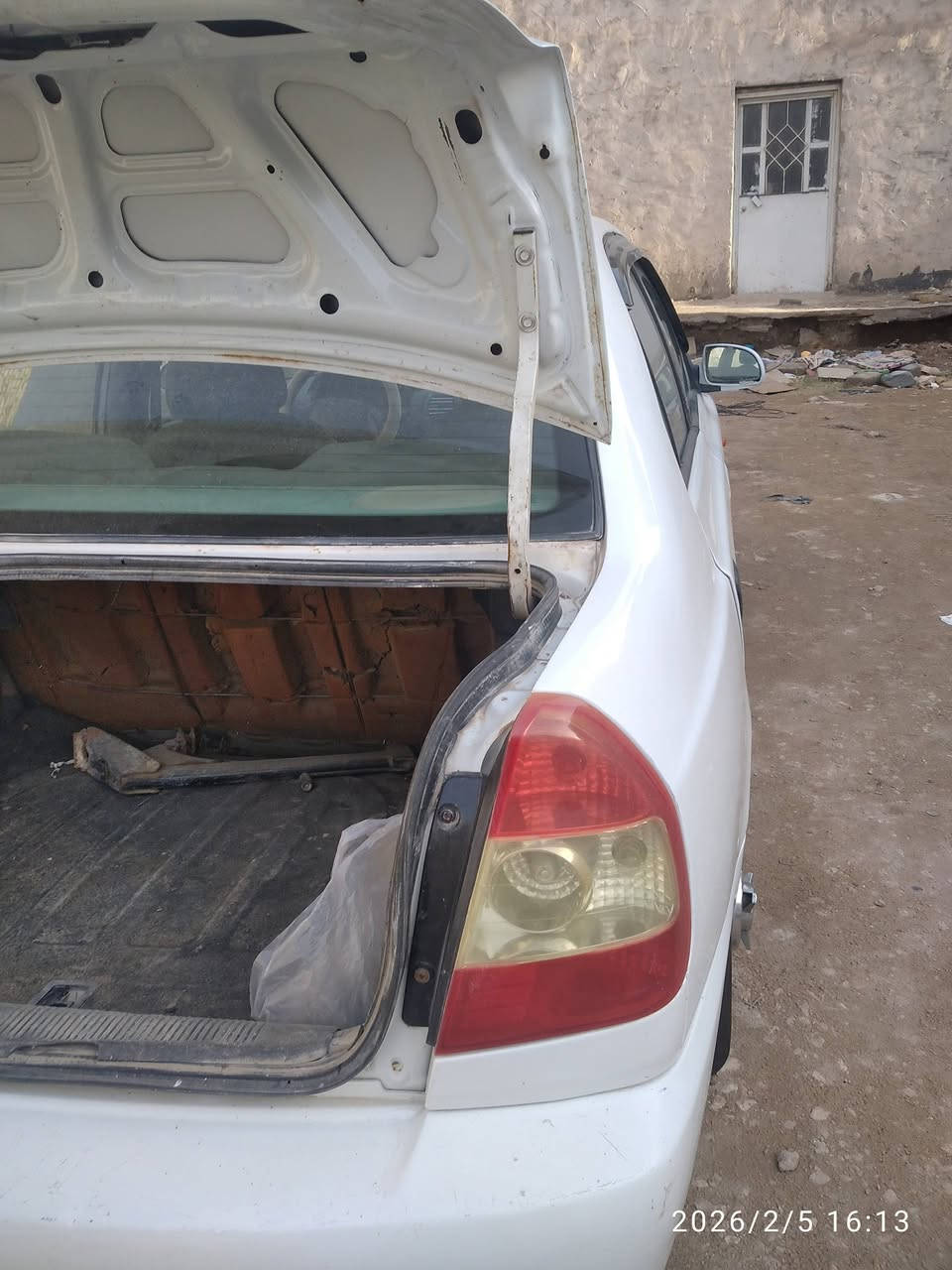 هونداي اكسنت 2000 رقم بغداد بسم جيراني سنويه لل27. كير ومحرك نظيفات حيل  مكفوله من الضربه القويه  والكص تبريد مايشتغل بيه رشات صبغ ابيع حزام ،،،مكانها بالقاسم السعر 45 وبيه مجال للشراي ***********
