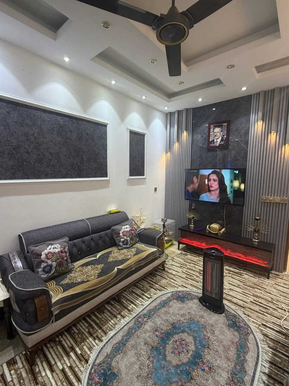 مشتمل للبيع مساحة 75م في الشعب خلف النادي العربي واجهة 4 الة ربع والنزال 20
يحتوي على استقبال وحولي مطبخ وخدمات 

وغرفة نوم بلطابق الارضي

والطابق الثاني يحتوي على غرفتين نوم وخدمات 

مع بيتونة وسطح عدد 2 

للاستفسار:  ***********

مكتب العقابي للوساطة العقارية
