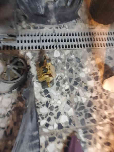 البيع غراض سكنس مكاني الشعب ***********
