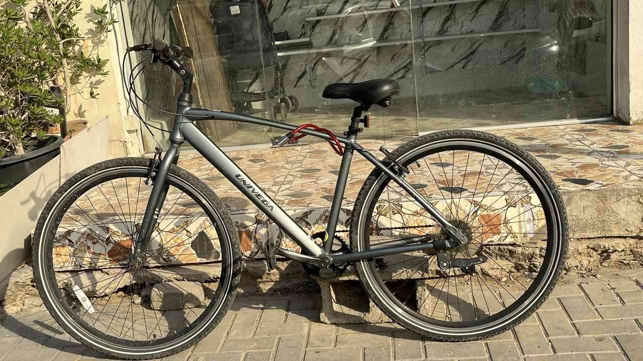 سلام عليكم يايسكل ماركه uniga c700 نوعيه راقيه  نضيف ٪؜٨٥ ما مبدل بي اي شي
قير خلفي ٧نمرات 

بلاديه مال شركه

أنطيك ويا سرج هديه والسرج البلادي

تايرات كلشي ما بيهه ولا مبدلات 

يتحمل وزن ١٢٠كيلو

طبعا سعره بالموقع ب ٦٠٠دولار
اني اخدته ب٢٥٠

راح أبيع ب٢٠٠ وبي مجال للشرايه 
مكاني بغداد حي الجهاد 
للتواصل ***********واتساب
