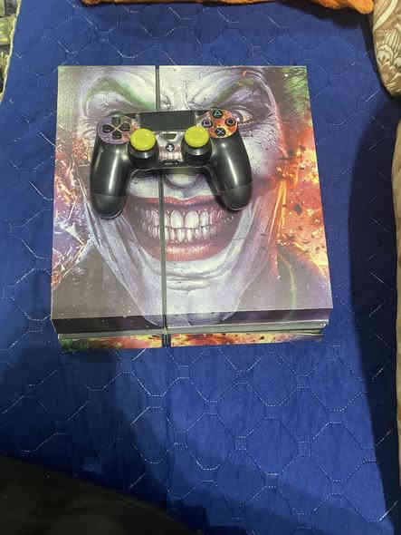 بلي فور نضيف كلشي شغال ويا يده وحده و قرص BATTEFIELDالسعر 300الف وبي مجال العنوان بغداد الرقم *********** او راسلني خاص
