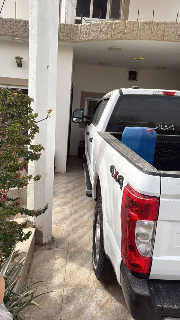 فورد ف 250 موديل 22 سياره كلين بدون حادث رقم صاحب السياره للاستفسار
