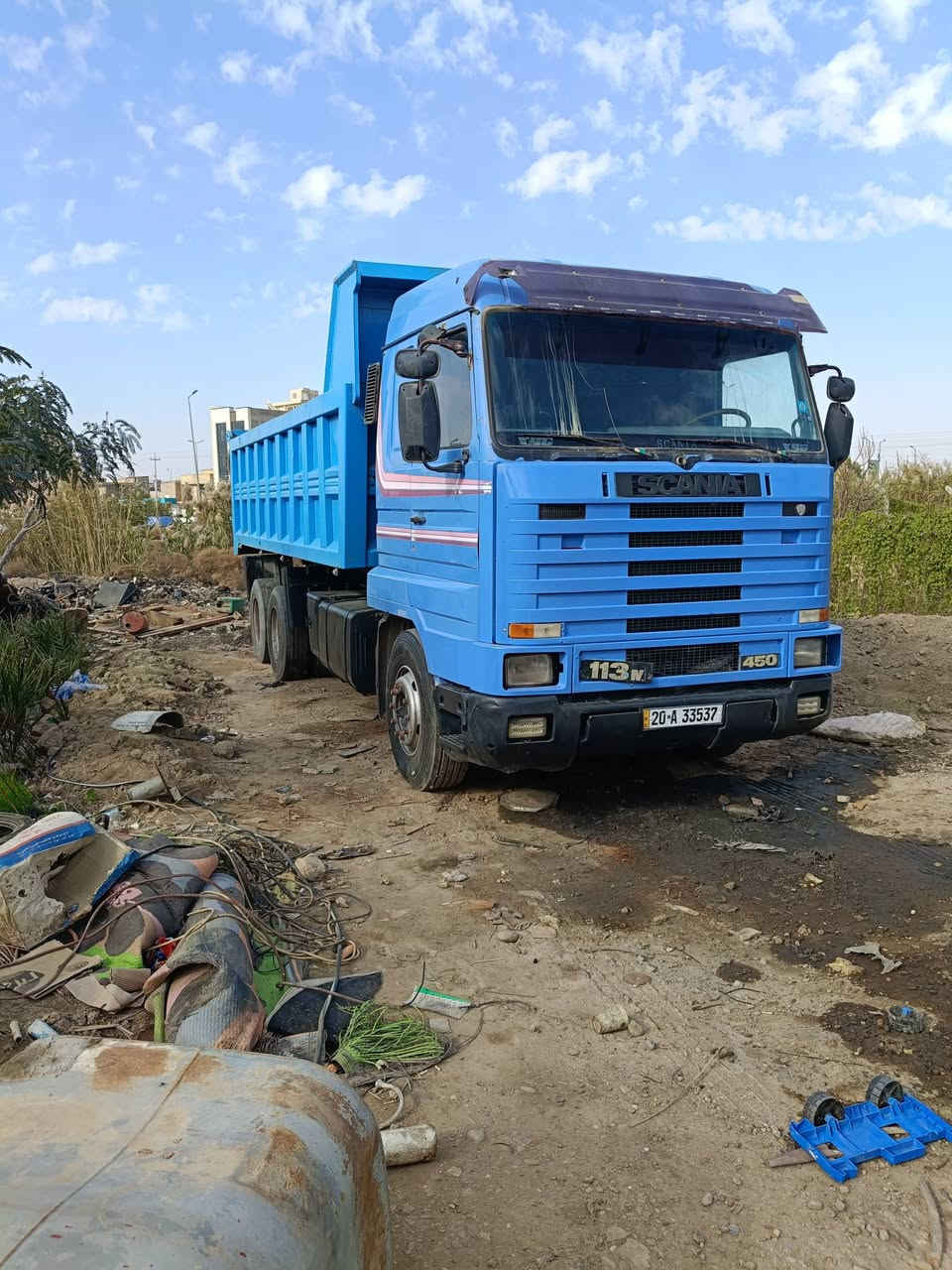 سكانيا بطه موديل 95
رقم انكليزي 

مجموعة ورده خفيفه موديل 12

محرك 113 بي بخار

كير 4،+4

شاصي مكفول 

‏‪0773 262 7810‬‏
