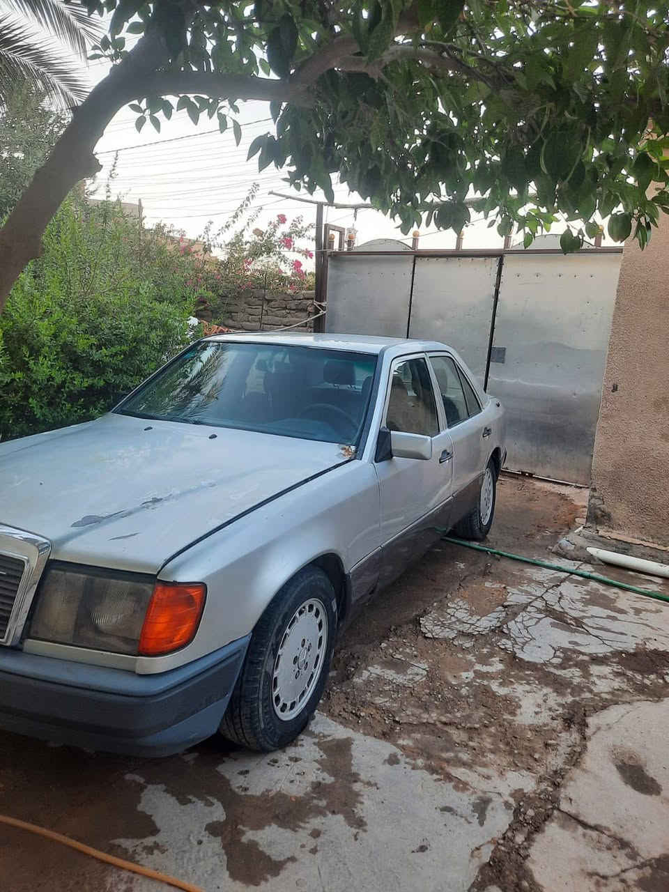 دب رقم بغداد موديل 89 محدثه 92
سنويه مشروع وطني لغاية 29 
سياره حلوه ونضيفه مال منتسب يلتحق وينزل بيها طريقها
حله موصل
محرك بطه 2500 ديلكو بحاله جيده
كير بحاله جيده
تخم تاير ممتاز
جام امامي خلفي كهربائي
تبريد شغال
حداديه امامي خلفي 75 %
غرفتها نضافتها 90%
كهربائيات شغاله من السكن الئ بك لايت
سياره مكفوله من الضربه والكصه والنقل جثه
السياره مباشر عقد مروري بدون مكاتبه و وكاله
السعر 40 وبيها مجال جدا بسيط 

السلبيات 
قاعده دبل وحده مصلحه تصليح درجه اولئ
العنوان حله الطليعه 
رقم صاحبها *********** اتصال واتساب

اخوان اي رساله ع الماسنجر ما اجاوب لانه اني ابو تبريد ومكلف بالنشر
