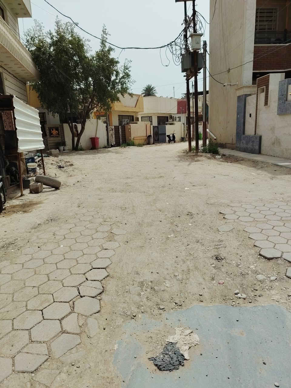 سلام عليكم
للبيع: بيت في منطقة البستان  الزراعي شارع
علي يوسف بل بداية
المساحة: 150م متر مربع طابو زراعي سند 25
بناء حديث 
بناء طابوك 
الطابق الأول يتكون من 
استقبال
مطبخ
صالة مفتوحة كبيره
غرفة نوم
حمام داخلي
حمام خارجي
للاستفسار ***********
