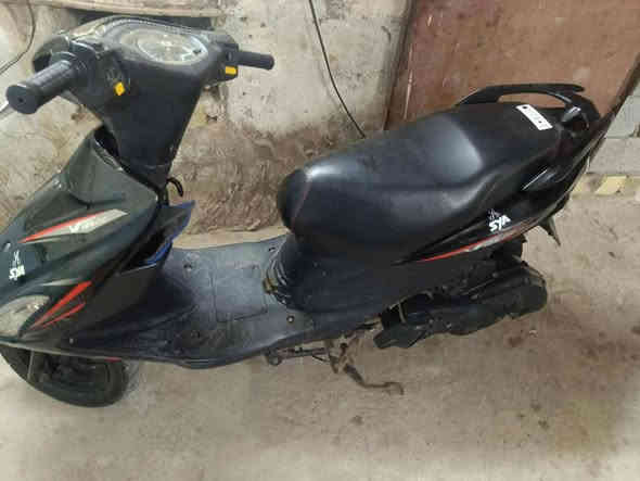 السلام عليكم دراجه سيام 150 للبيع دراجه نضيفه كفاله عامه بس الكزوز والشوته يراد الهن ترتيب دراجه كهربايات شغاله من الطول لطول اوراق المكان المجر الكبير السعر 475 الرقم ***********
