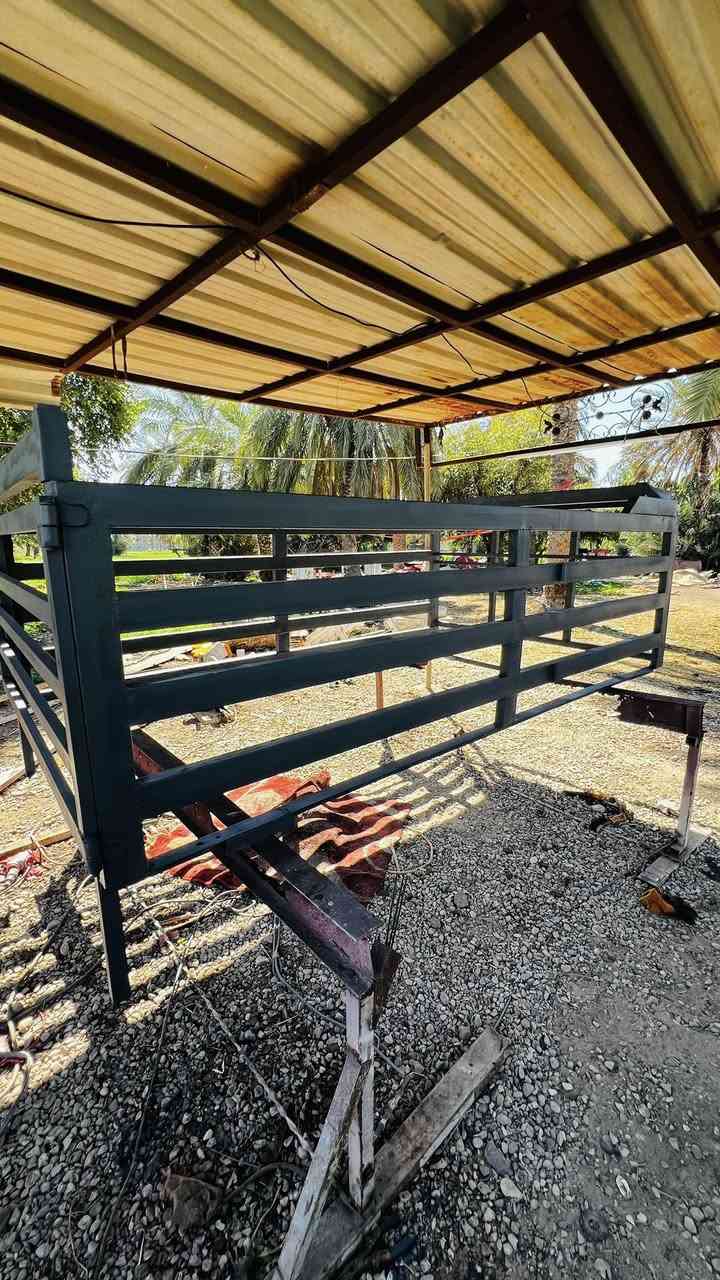 محجر نثيه للبيع السعر ٣٠٠ العنوان العماره ميسان ***********
