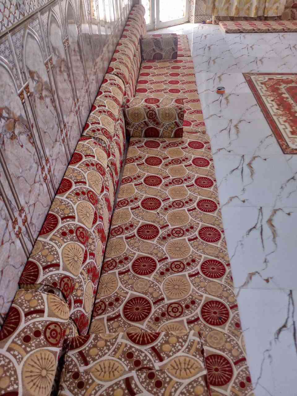 السلام عليكم يوجد ديوان ارضي للبيع 7دواشك +12مسند ظهري +7تكيات +3زوايه إضافه إلى مساند ظهري عدد 3 ودوشك اخر  مكاني قضاء الرفاعي : لاستفسار أكثر الاتصال على الرقم التالي :
***********
