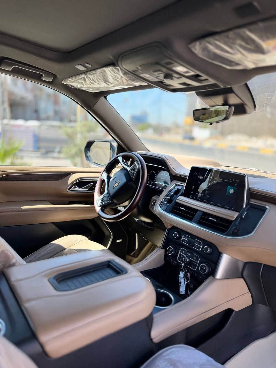 � للبيع | Chevrolet Tahoe Premier 2023 🚘
✨ شيفروليت تاهو PREMIER موديل 2023
📍 بحالة الوكالة
📏 عداد: ٧٢.٠٠٠ كم فقط
💲 السعر: 48,000 دولار

🔹 مواصفات فئة PREMIER (فل كامل):

* محرك V8 EcoTec3 سعة 5.3 لتر
* ناقل حركة أوتوماتيك 10 سرعات
* نظام دفع خلفي (2WD) أو رباعي (4WD) حسب الفئة
* جنوط ألمنيوم قياس 20 إنش
* مصابيح أمامية وخلفية LED
* إضاءة نهارية LED
* شبك أمامي ولمسات كروم فاخرة
* سقف بانوراما كهربائي
* باب خلفي كهربائي مع فتح وإغلاق بدون استخدام اليد
* دخول ذكي وتشغيل بالبصمة (Keyless Entry & Push Start)
* كاميرات محيطية 360°
* حساسات أمامية وخلفية
* نظام ركن أوتوماتيكي
* شاشة معلومات وترفيه 10.2 إنش
* شاشة عدادات رقمية 12 إنش
* شاشة عرض على الزجاج الأمامي (Head-Up Display)
* نظام صوتي BOSE فاخر
* Apple CarPlay وAndroid Auto لاسلكي
* شاحن لاسلكي للهاتف
* مقاعد جلد فاخرة
* المقاعد الأمامية كهربائية مع الذاكرة والتدفئة والتبريد
* تدفئة لمقاعد الصف الثاني
* مقود جلد متعدد الوظائف مع تدفئة
* مكيف أوتوماتيكي ثلاثي المناطق
* تشغيل عن بُعد
* مثبت سرعة ذكي (Adaptive Cruise Control) (إذا كانت السيارة مجهزة به)
* نظام المحافظة على المسار
* تنبيه مغادرة المسار
* مراقبة النقطة العمياء
* تنبيه حركة المرور الخلفية
* فرملة طوارئ أوتوماتيكية
* تحذير الاصطدام الأمامي
* مراقبة ضغط الإطارات (TPMS)
* نظام الثبات الإلكتروني (StabiliTrak)
* فرامل ABS مع EBD
* وسائد هوائية متعددة

💰 السعر: 48.000دولار$

السياره بيه ملاحظة وحدة
باب الصدر مبدل نفس لون باقي كفالة

ومغلفه ppf ب كامل
📍 العنوان: معرض حجي خالد
الهاتف: ***********
