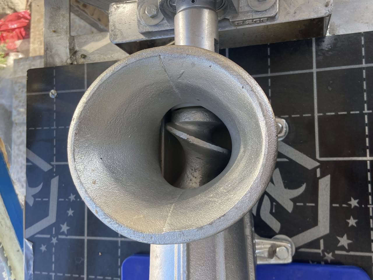 السلام عليكم حبايب مكينة ثرم لحم للبيع جديدة ما مستخدمة تثرم حتى لحم جامد بيهة راسطة تخلي بيها ماطور بانزين هم يعني تصير كهرباء وبانزين سوى سعرهة ٣٧٥ وبسعة مجال مكاني بغداد الإسكان متواجد إنترنت ورقم ***********
