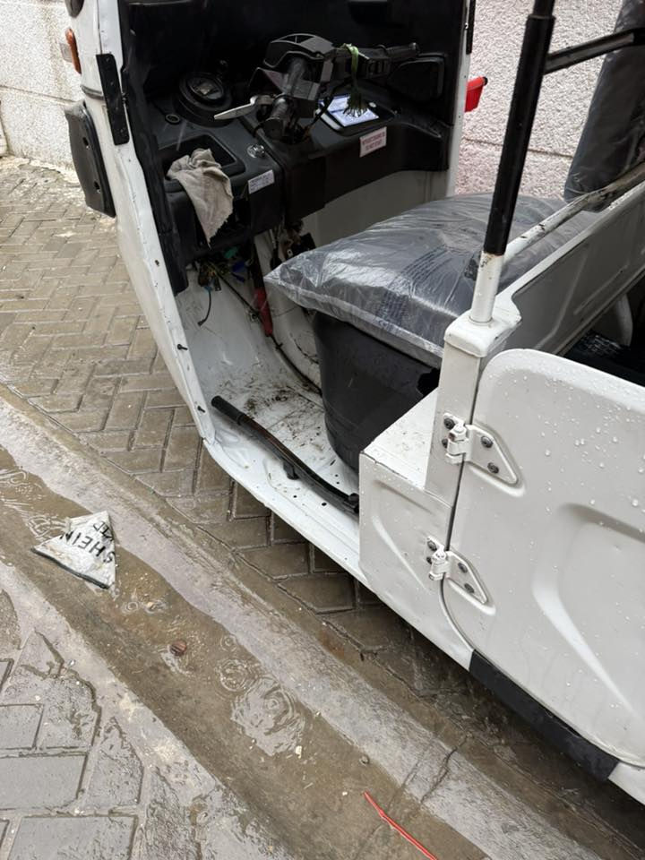 تكتك البيع 22رقم بغداد مدينه الصدر بيه بس دوس ***********
