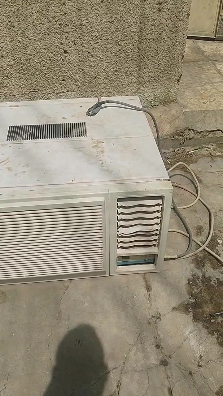 هاذه المكيف ميديم ما طاب تصليح صاله سنه ونص من اخته طنين سعره 250 الف وبي *********** مجال ونطيك بي ظمان
