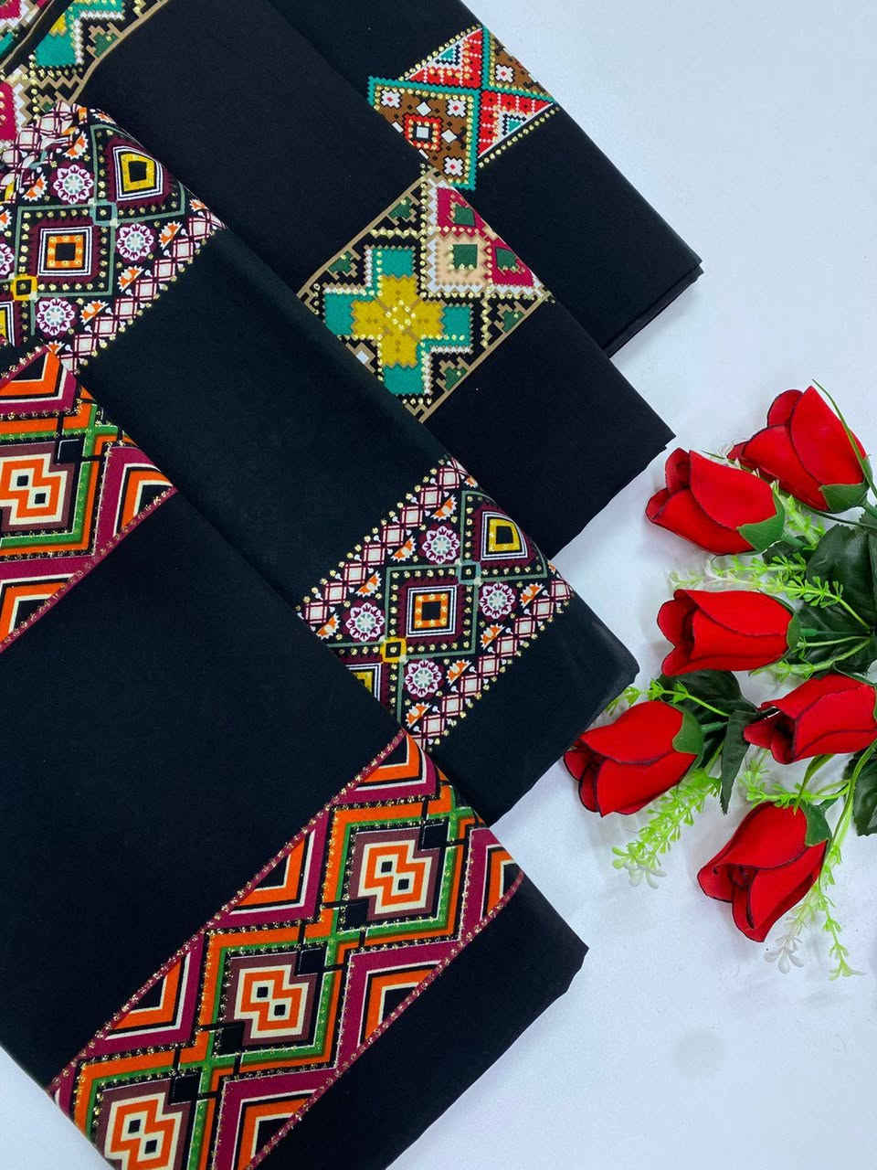 اهلا وسهلا عيوني🤭😍 توفر نقشات وطرحات جديد كشمير ايطالي يتوفر جملة و مفرد🔥🔥 يوجد توصيل🚕🚗 لكل محافظات العراق خلال يوم واحد فقط للتواصل راسل الصفحه او واتساب 📞📞***********
