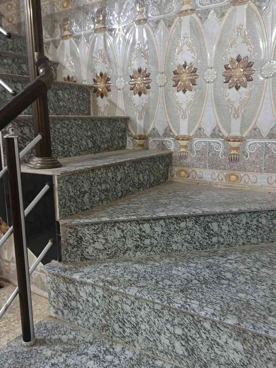 سلام عليكم بيت البيع مبادره مساحه 100 تطلوعه 80 ومطلوب مصرف 55  حي وفاء منطقت لأساتذة تصال او وتساب ***********
