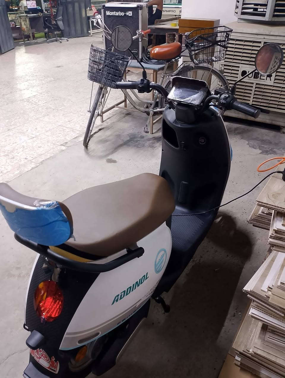 سلام عليكم دراجه شحن شكل عبد الحليم عدد البطاريات 5 عدد سويجات 2 بصمه عدد1 3سرع دراجه بعدهه جديدة كهربائيات كلهه شغاله السعر450 وبيهه مجال قليل المكان بغداد حي القاهره قرب نادي طلبه للتصال ***********
