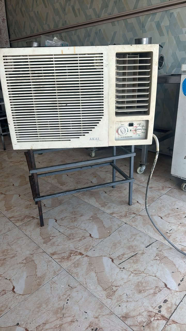 مكيف تدفئه تبريد طنين راوتري  سعر ٢٥٠ وبي مجال


**إذا كنت صاحب هذا الإعلان وتريد حذفه لأي سبب، رجاءا أرسل رسالة إلى الدعم الفني**