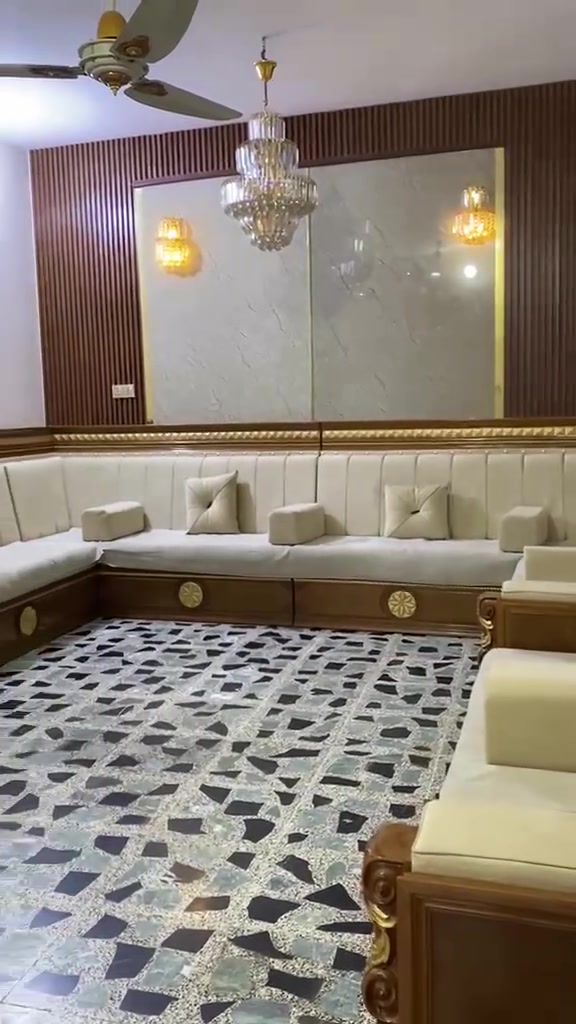 #بيت #للبيع
في التاميم الثانيه 
ركن
250 متر 
شارع 8
السعر 170 قابل للتفاوض 
طابقين اربع غرف نوم 
مكتب بارق للعقار شارع 60مقابل المول الجديد 
الهاتف ***********
