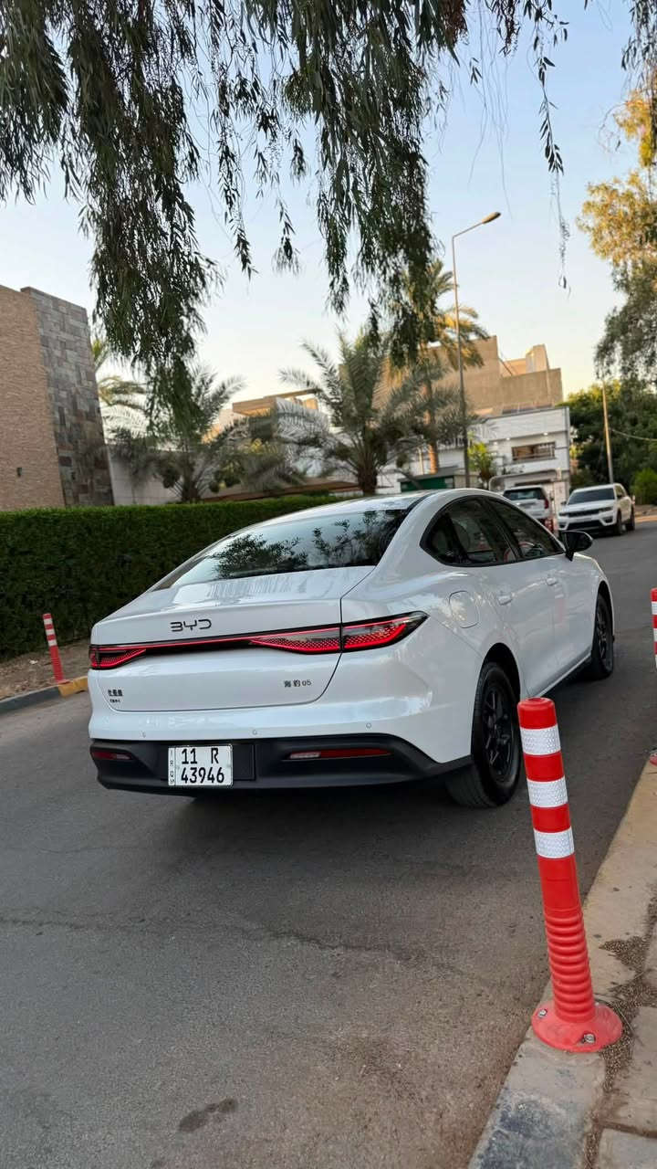 السلام عليكم 
للبيع فقط 
Byd سيل 5 
2025 
ماشيه ١٥ 
بيها بارد جزء  بسيط من الباب الخلفي وجزء من الجاملغ الخلفي 
مكانها بغداد حي القادسية 
السعر ١٨٫٦٠٠٫٠٠٠  وبيها مجال بسيط 
***********
