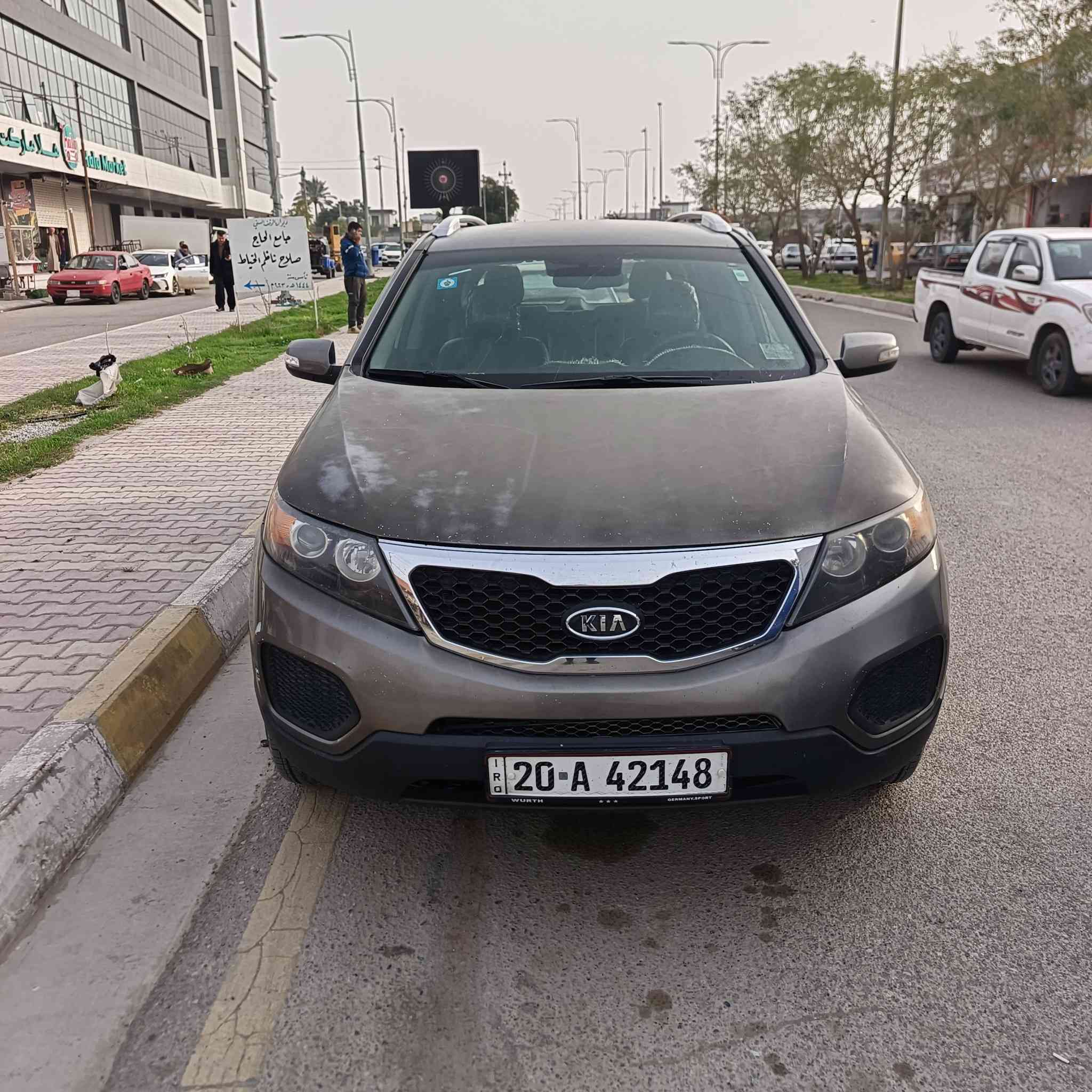 للبيع للبيع مستعجل
سورينتو امريكي 2013
سبعة راكب رقم ديالى 
سنوية بأسم تحويل مباشر 
كير ومحرك وصدر وتخم تاير 
وهاي السونار مالتها 
السعر 135 ورقة وبيها مجال 
***********
