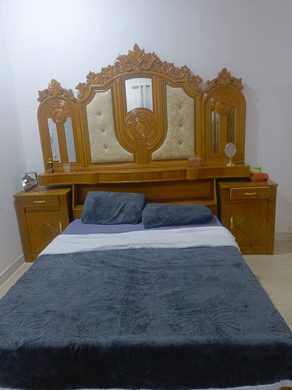 سلام عليكم من رخصة ادمن للبيع غرفه نوم جديده سمعمال قليل غرفه عراقي مال سوك حلوه مكاني تنومه شط العرب شراي يدلل سعر واحد ونص وبيه مجال رقمي  *********** وتساب
