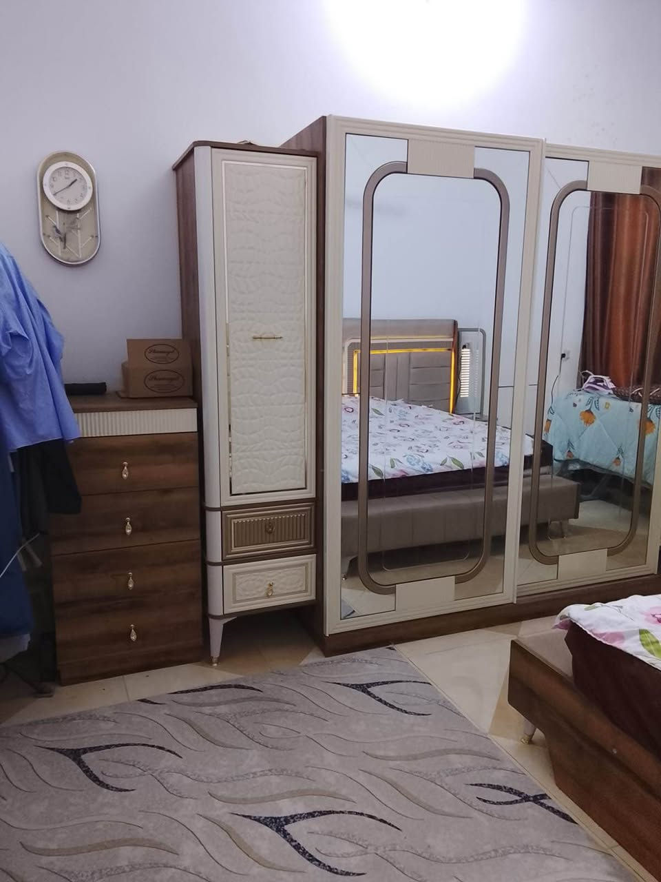 للبيع غرفه إيطاليه جديده اي عيب مابيه كله نشرات  ذاتيه عشر قطع اخذته ٢٣ورقه ابيعه مليون و٧٠٠ وبي مجال وعندي قلايه هوائيه مستعمله جدا قليل من ماركة مضبوطه فايف ستار اريده  ٨٠وبي مجال وزاويه ملابس ٤٠وبي مجال ودرج سعره ٣٠وبي مجال  مع ميز مكتبي اي عيب مابي ٥٠وبي مجال مع كنتور كلاري  سعره ٨٠وبي مجال Singapore


**إذا كنت صاحب هذا الإعلان وتريد حذفه لأي سبب، رجاءا أرسل رسالة إلى الدعم الفني**