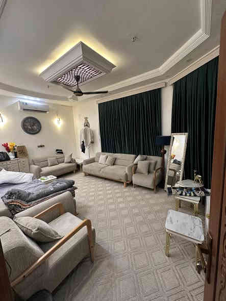 🖱️دار حديث للبيع 🖱️

📎بموقع مميز وابعاد مميزة

📐المساحة:90م. واجهة:9م. نزال:10م

بناء فول درجة اولى يحتوي:
الطابق الاول مطبخ واستقبال وحولي وغرفة نوم وخدمات
الطابق الثاني غرفتين نوم وخدمات
الطابق الثالث غرفة نوم

📎بالاضافة الى سبالت وكاونتر وشاشات 

📌الموقع: حي البنوك / شارع المنيسة

شارع نافذ عريض ١٥م ( قرب الشارع العام )

للاستفسار اكثر الاتصال على الرقم التالي 
*********** 

📍او مراجعة مكتب الدار للوساطة العقارية الكائن في حي البنوك بداية شارع الكنيسة من جهة الجسر
