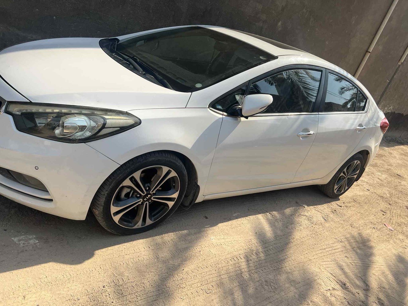 كيا سيراتو 2014 فول ماعدا بصمه رقم اربيل دولي بيهه جاملغ الامامي صبغ بدون دوخل وشوي بارد 