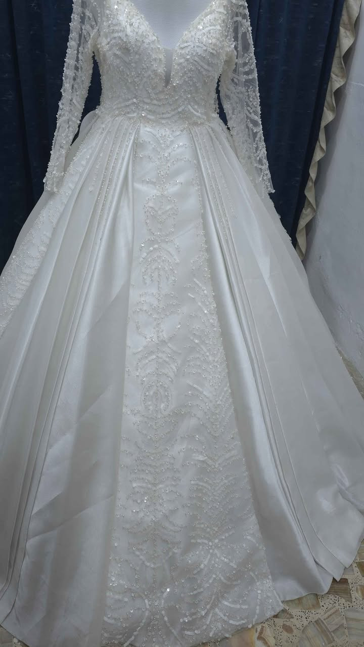 📍العراق/ النجف
 لوريس مو بس تأجير وبيع الفساتين.... 
نرتّب فرحة كاملة بدون تعب 🤍

فستان حنة قياس (46_50) متوفر للحجز 
اختيار مثالي للأناقة و الفخامة👌🏼
مريح جداً باللبس مع كورسيه و دعامة صدر داخلية

📦 قياس منزلي
نوصّل الفستان للبيت حتى تجرّبيه براحتج، بدون زحمة ولا قلق، قبل تثبيت الحجز .

🚚 توصيل لجميع مناطق النجف الاشرف 

للتواصل واتساب: 📞
***********
#اعراس#النجف النجف, العراق
